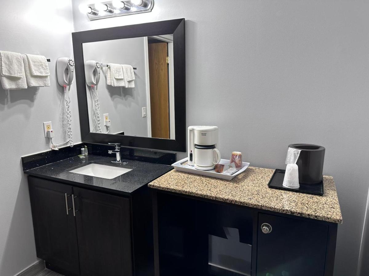 Kenora Motel ウィンザー エクステリア 写真